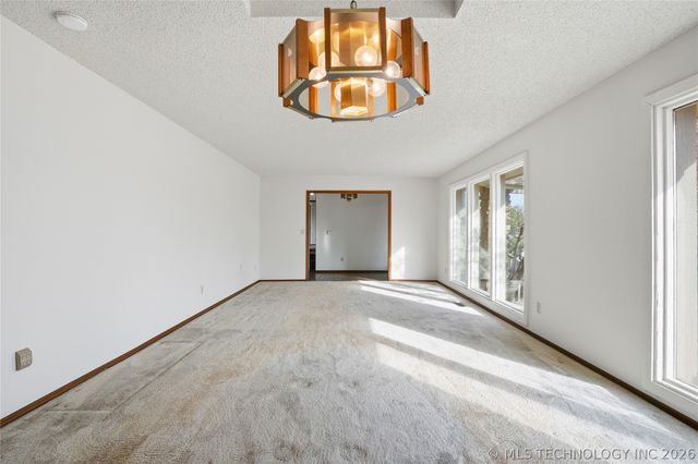 6212 S SANDUSKY Avenue, Tulsa, OK 74136