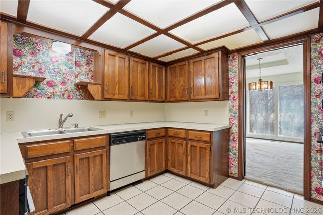 6212 S SANDUSKY Avenue, Tulsa, OK 74136