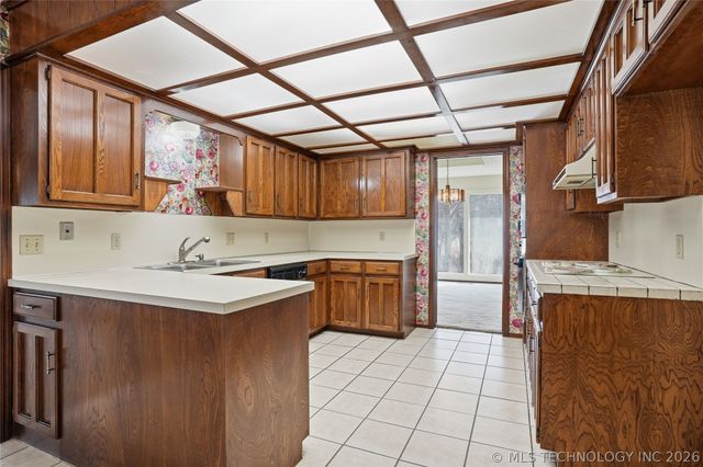 6212 S SANDUSKY Avenue, Tulsa, OK 74136