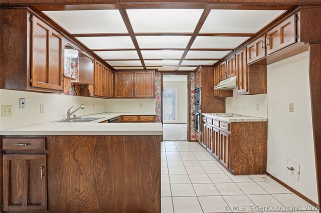 6212 S SANDUSKY Avenue, Tulsa, OK 74136