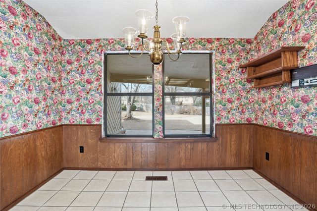 6212 S SANDUSKY Avenue, Tulsa, OK 74136