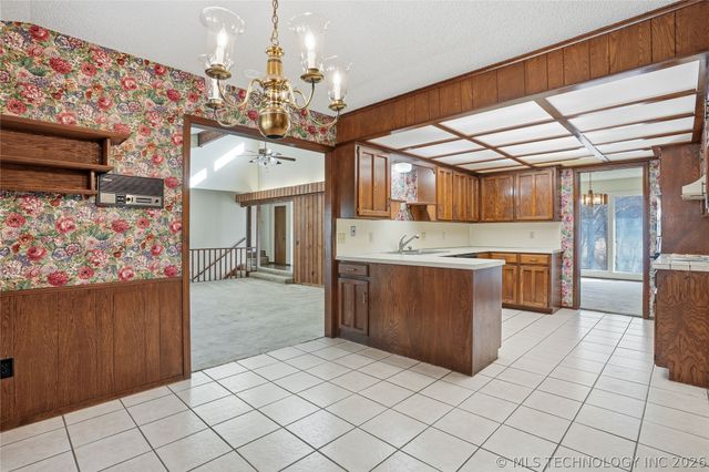 6212 S SANDUSKY Avenue, Tulsa, OK 74136