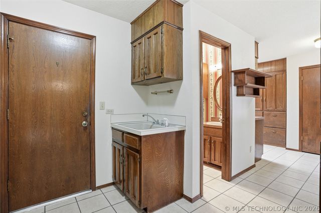 6212 S SANDUSKY Avenue, Tulsa, OK 74136