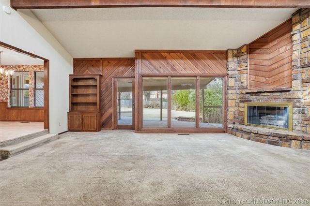 6212 S SANDUSKY Avenue, Tulsa, OK 74136