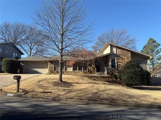 6212 S SANDUSKY Avenue, Tulsa, OK 74136