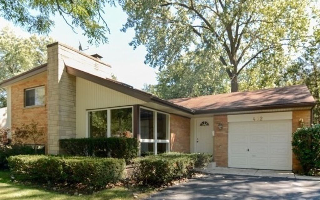 402 E Atwater Avenue, Elmhurst, IL 60126
