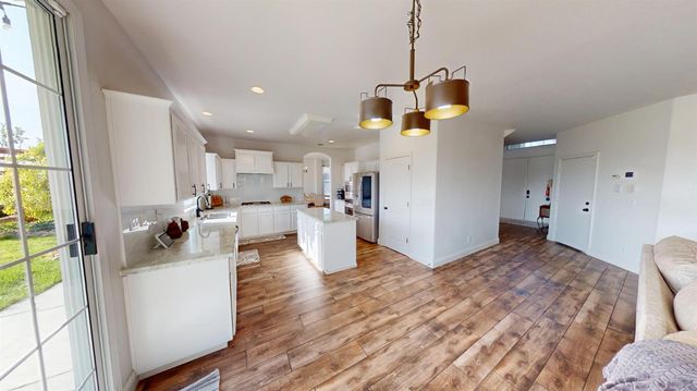 1051 N Coventry Avenue, Clovis, CA 93611
