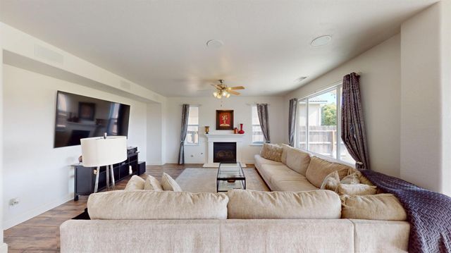 1051 N Coventry Avenue, Clovis, CA 93611
