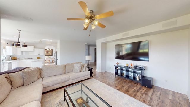 1051 N Coventry Avenue, Clovis, CA 93611