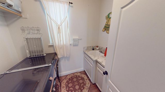 1051 N Coventry Avenue, Clovis, CA 93611