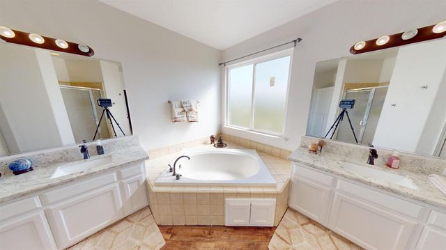 1051 N Coventry Avenue, Clovis, CA 93611