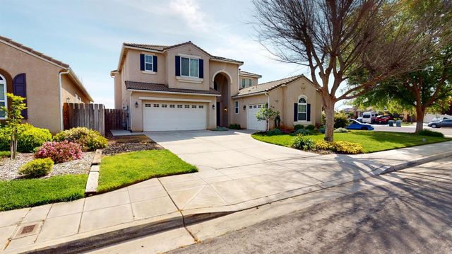 1051 N Coventry Avenue, Clovis, CA 93611
