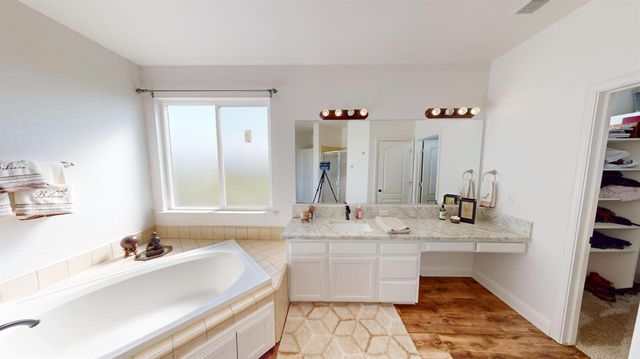 1051 N Coventry Avenue, Clovis, CA 93611