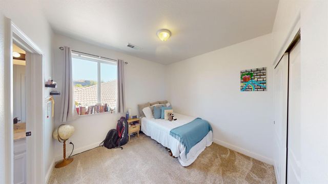 1051 N Coventry Avenue, Clovis, CA 93611