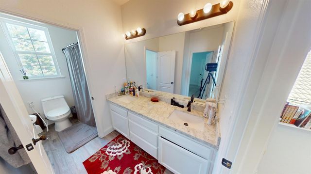 1051 N Coventry Avenue, Clovis, CA 93611