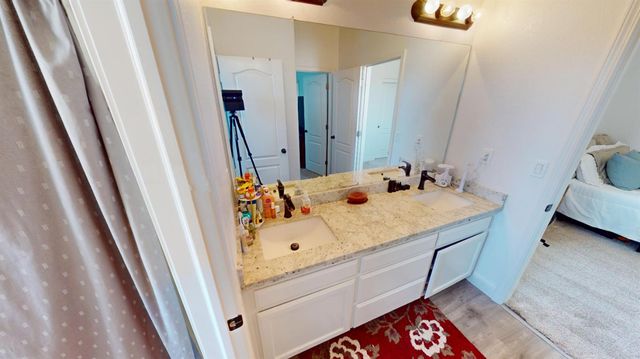 1051 N Coventry Avenue, Clovis, CA 93611