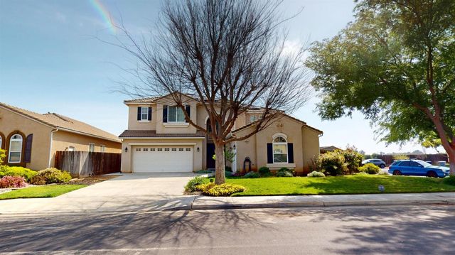 1051 N Coventry Avenue, Clovis, CA 93611