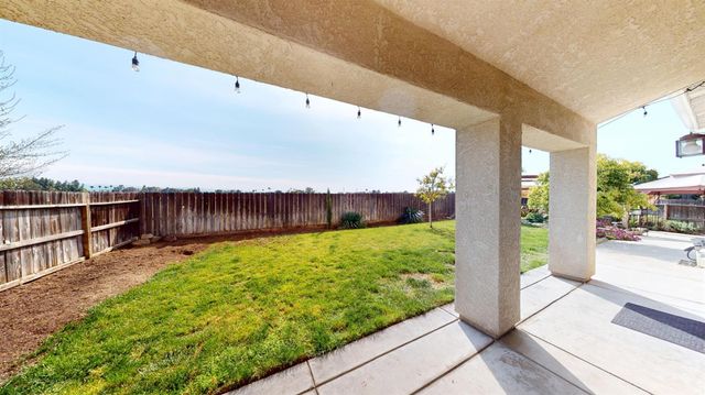 1051 N Coventry Avenue, Clovis, CA 93611
