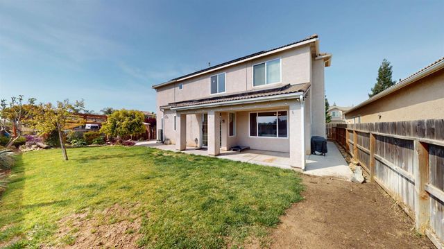 1051 N Coventry Avenue, Clovis, CA 93611