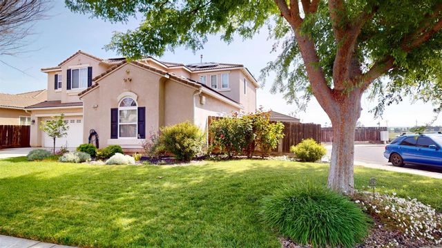 1051 N Coventry Avenue, Clovis, CA 93611