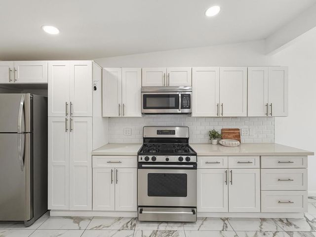 12811 Catalpa Avenue, Desert Hot Springs, CA 92240