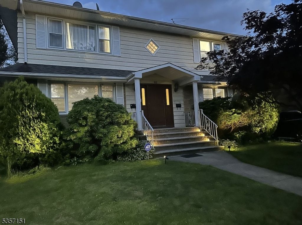 82 Cloverdale Rd, Clifton City, NJ 07013
