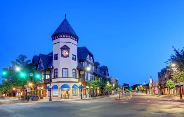 32 Auburn Street 1, Brookline, MA 02446