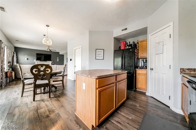 6382 Stonehaven Lane, Bedford Heights, OH 44146