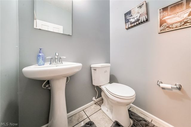 6382 Stonehaven Lane, Bedford Heights, OH 44146