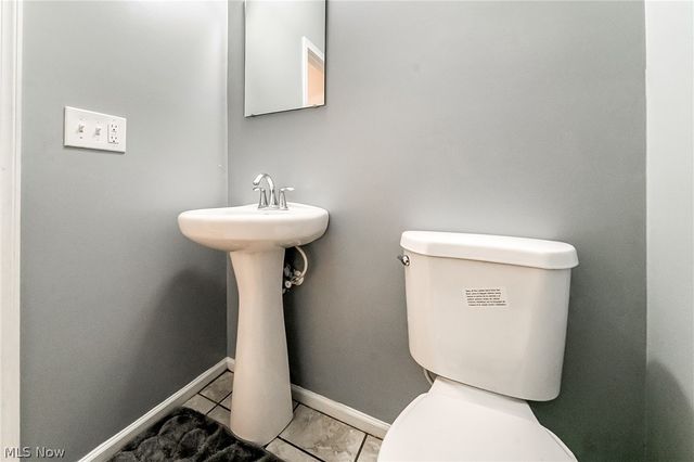 6382 Stonehaven Lane, Bedford Heights, OH 44146