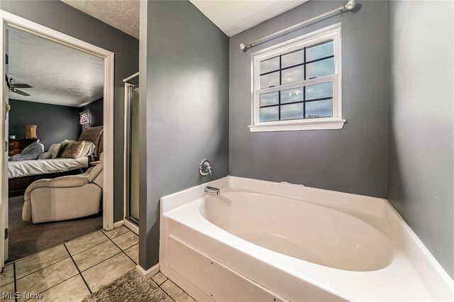 6382 Stonehaven Lane, Bedford Heights, OH 44146