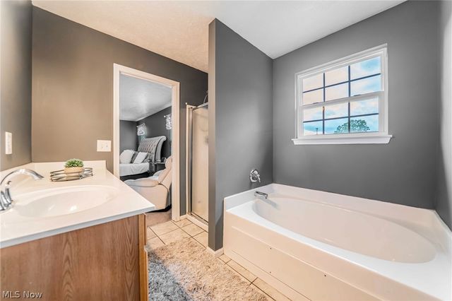 6382 Stonehaven Lane, Bedford Heights, OH 44146