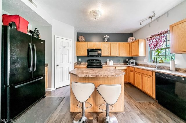6382 Stonehaven Lane, Bedford Heights, OH 44146