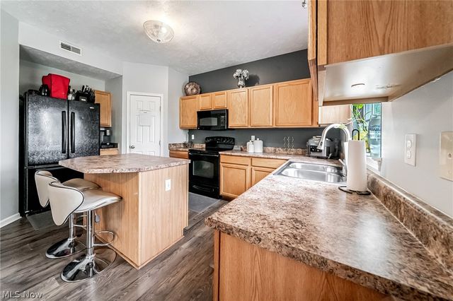 6382 Stonehaven Lane, Bedford Heights, OH 44146