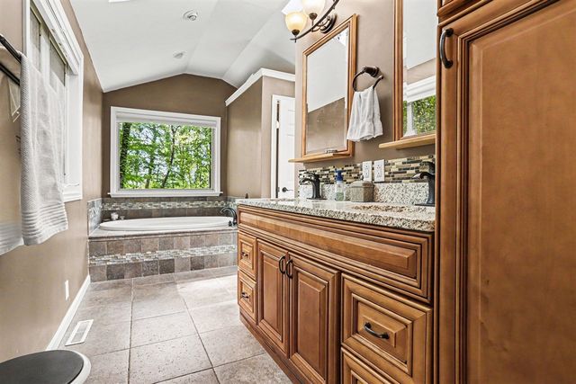 24108 Oak Lane, Mattawan, MI 49071