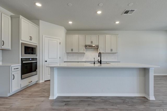 14239 Wolf View, San Antonio, TX 78252