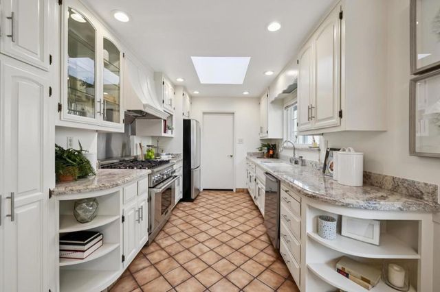 390 Hobart Avenue, San Mateo, CA 94402