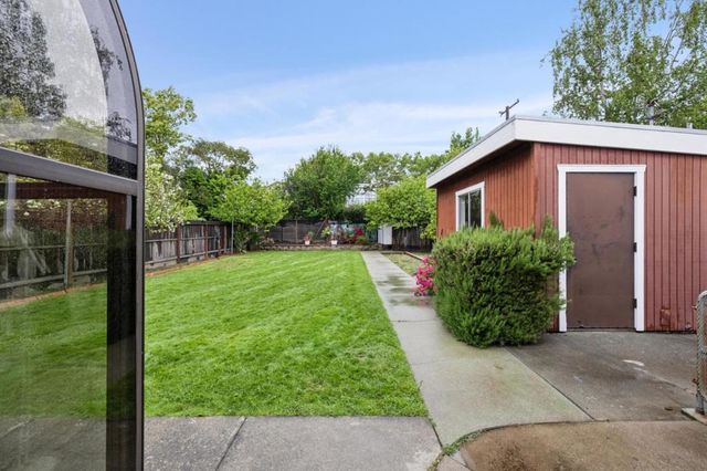 390 Hobart Avenue, San Mateo, CA 94402