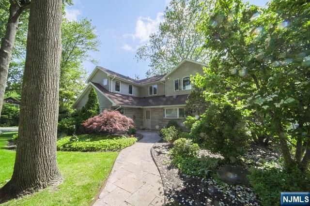 4 Mellon Lane, Tenafly, NJ 07670