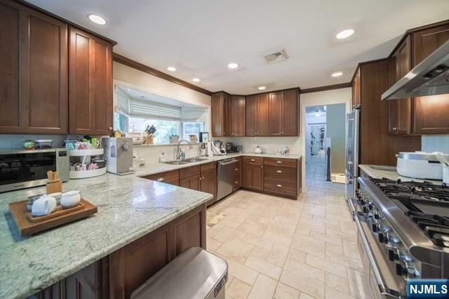 4 Mellon Lane, Tenafly, NJ 07670