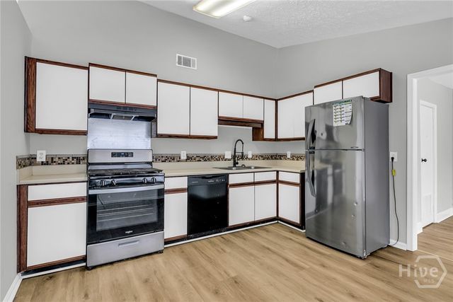123 Peachtree Drive, Savannah, GA 31419