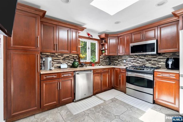 153 Mt Vernon Street, Ridgefield Park, NJ 07660