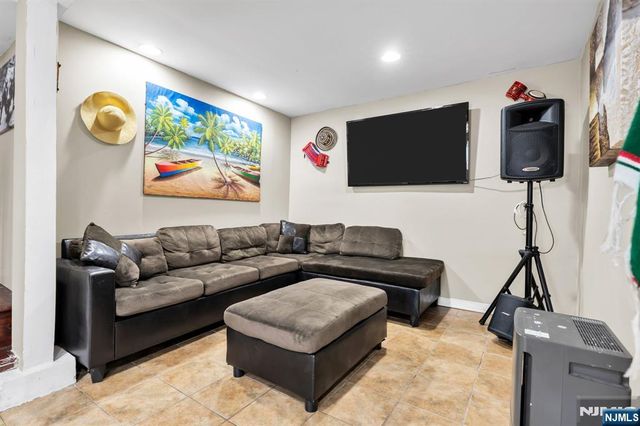 153 Mt Vernon Street, Ridgefield Park, NJ 07660