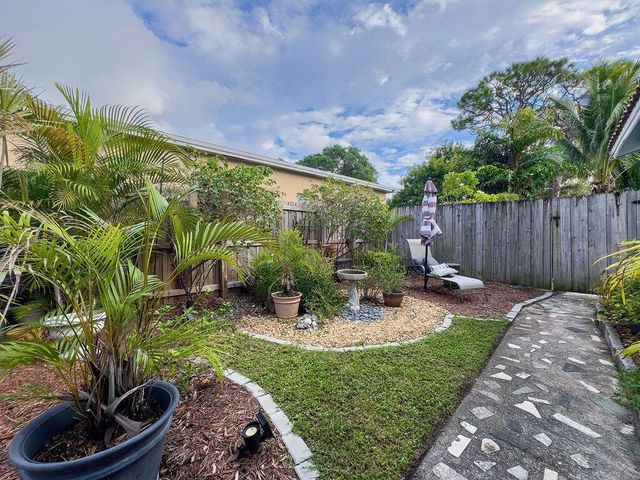 902 NE 34th Street, Oakland Park, FL 33334