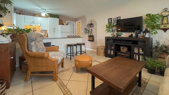 902 NE 34th Street, Oakland Park, FL 33334