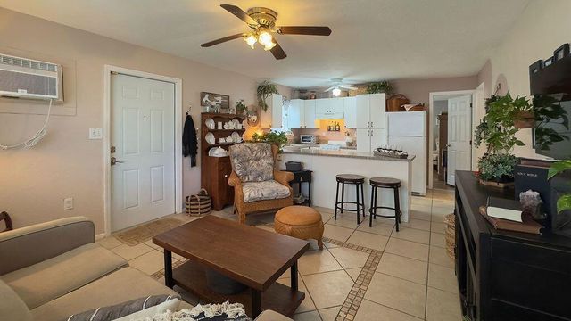 902 NE 34th Street, Oakland Park, FL 33334