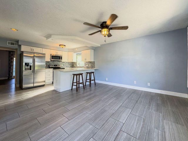 902 NE 34th Street, Oakland Park, FL 33334