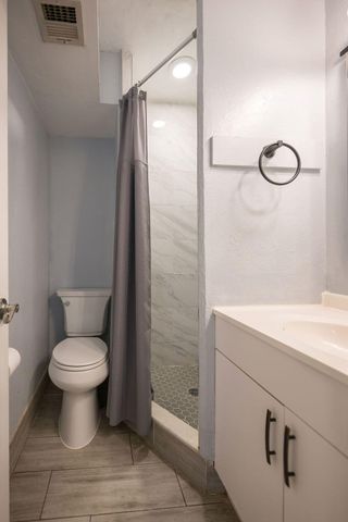 902 NE 34th Street, Oakland Park, FL 33334