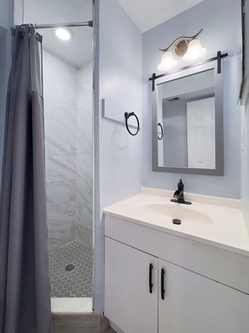 902 NE 34th Street, Oakland Park, FL 33334