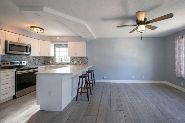 902 NE 34th Street, Oakland Park, FL 33334